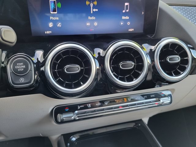 Used 2025 Mercedes-Benz GLA 250 4MATIC image 34
