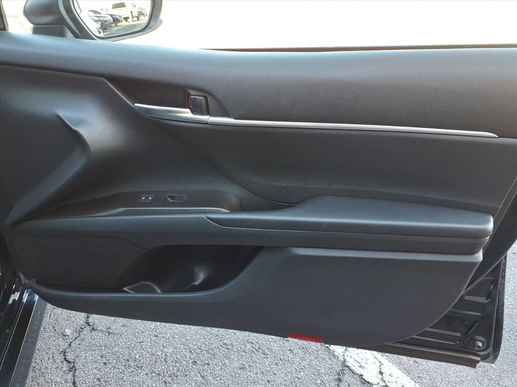 Used 2021 Toyota Camry LE image 11