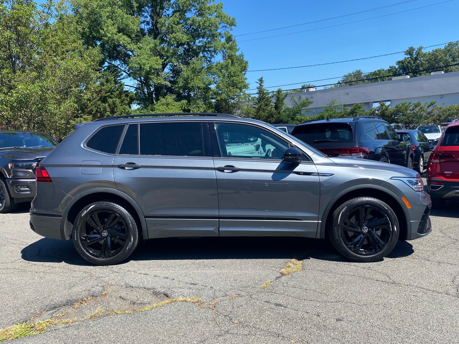 Certified 2023 Volkswagen Tiguan SE R-Line FWD image 2