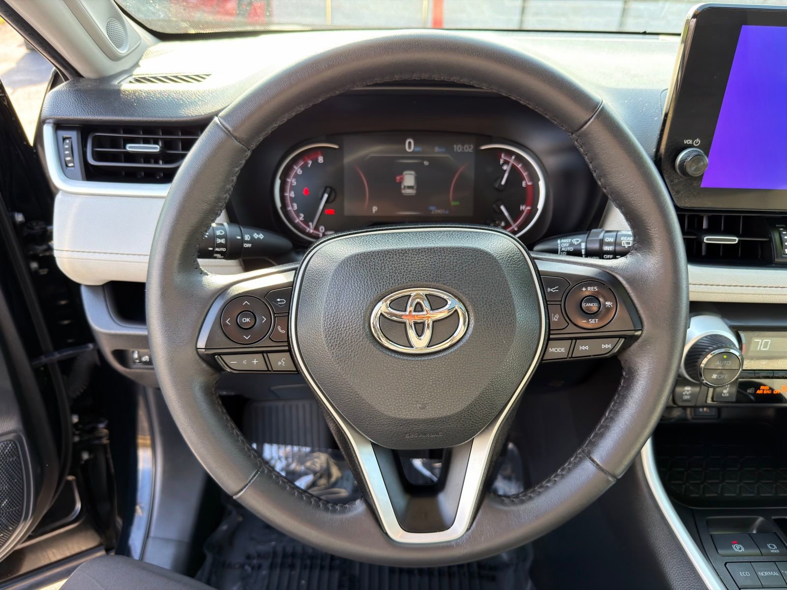 Used 2023 Toyota RAV4 XLE Premium image 19