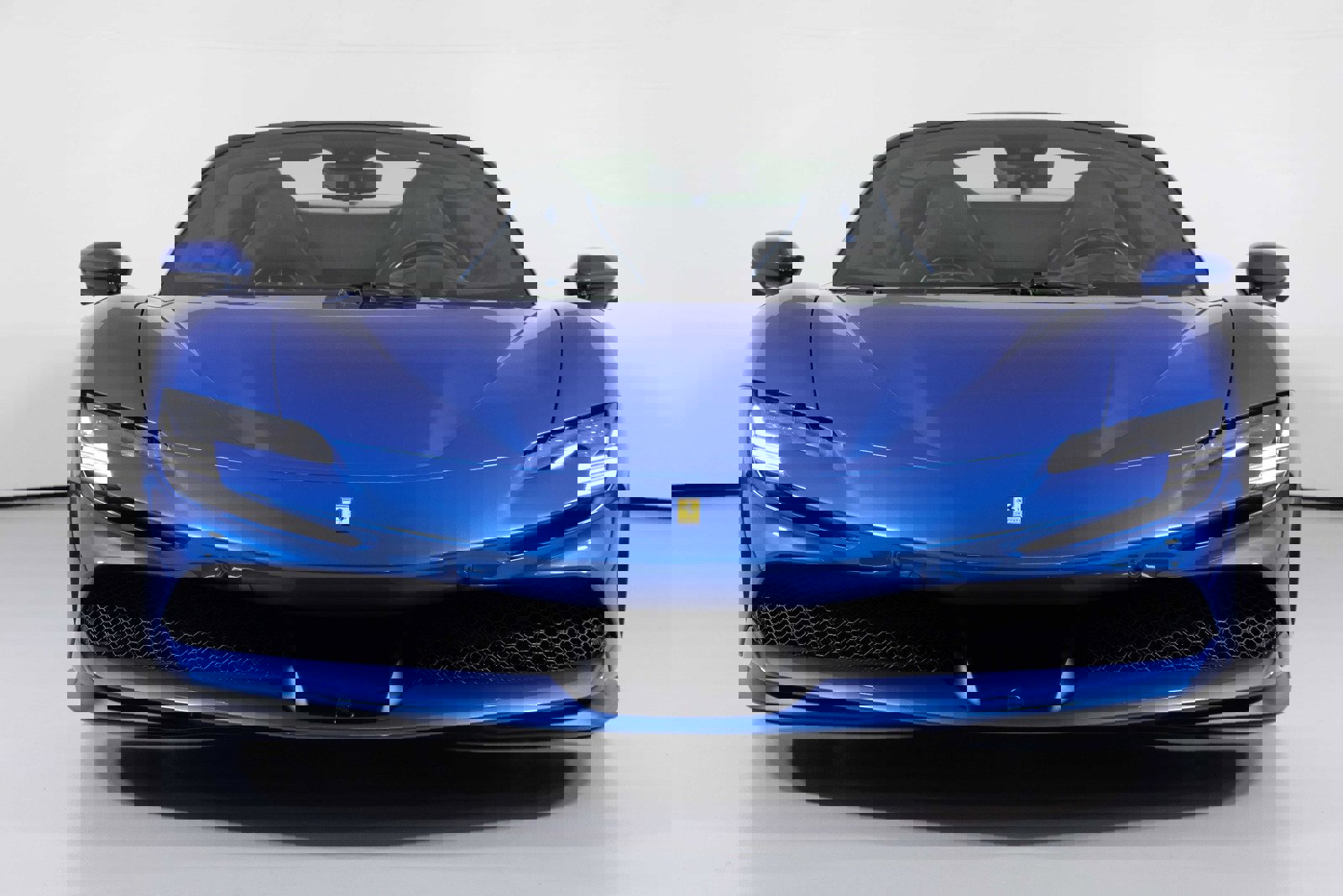 Used 2024 Ferrari SF90 Spider image 23