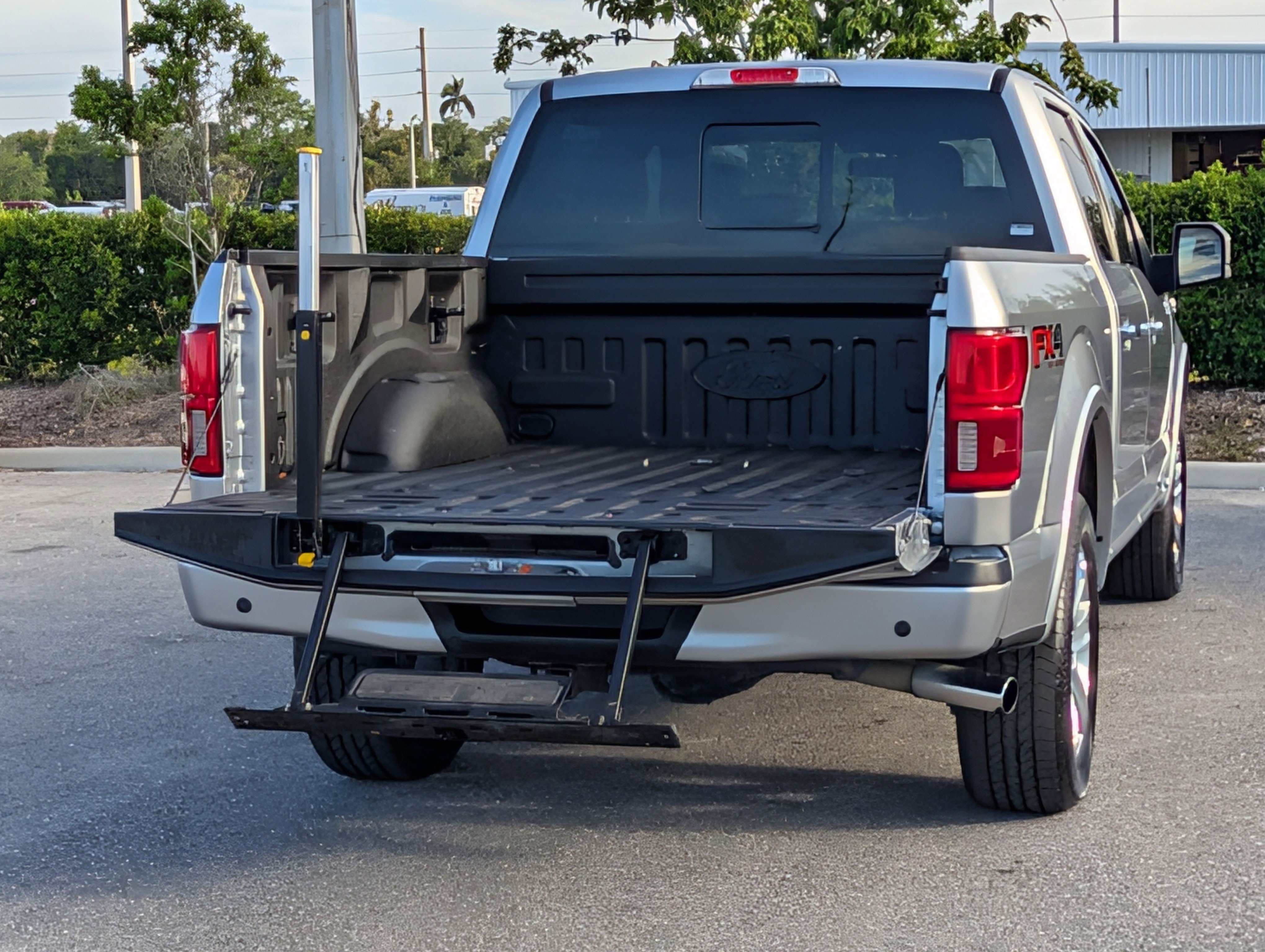 Used 2020 Ford F150 Platinum w/ Equipment Group 701A Luxury AWD/4WD image 13