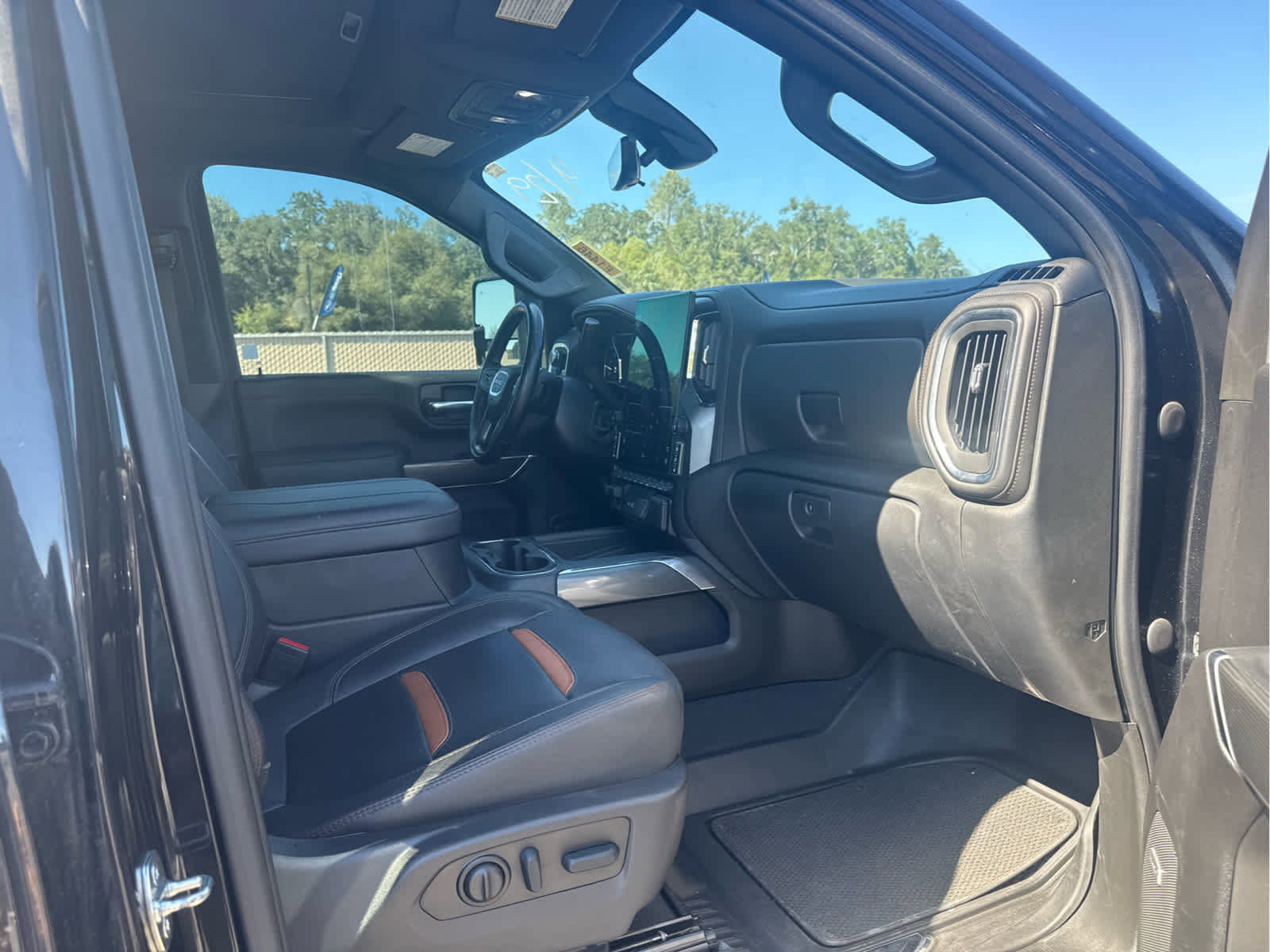 Used 2023 GMC Sierra 3500 AT4 w/ AT4 Premium Plus Package AWD/4WD image 10