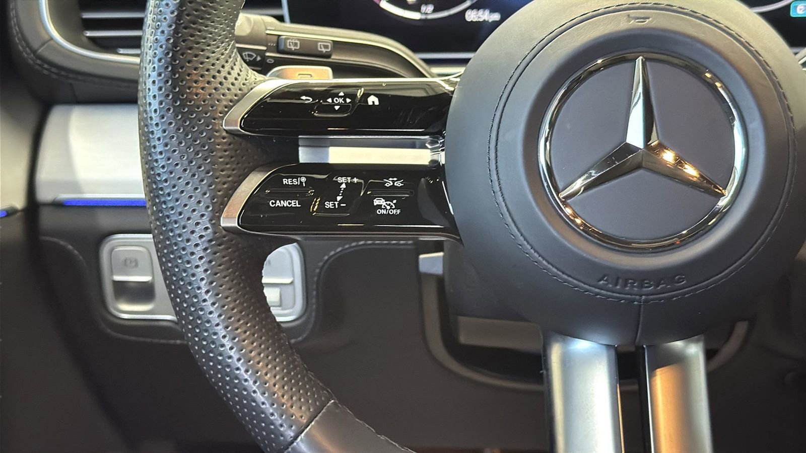 Used 2024 Mercedes-Benz GLS 450 4MATIC image 17