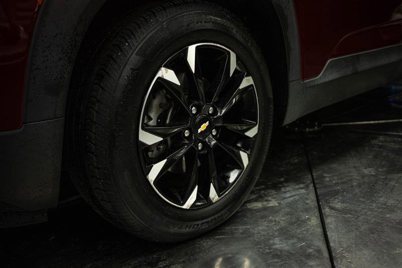 Used 2022 Chevrolet TrailBlazer LT w/ Confidence II Package FWD image 3