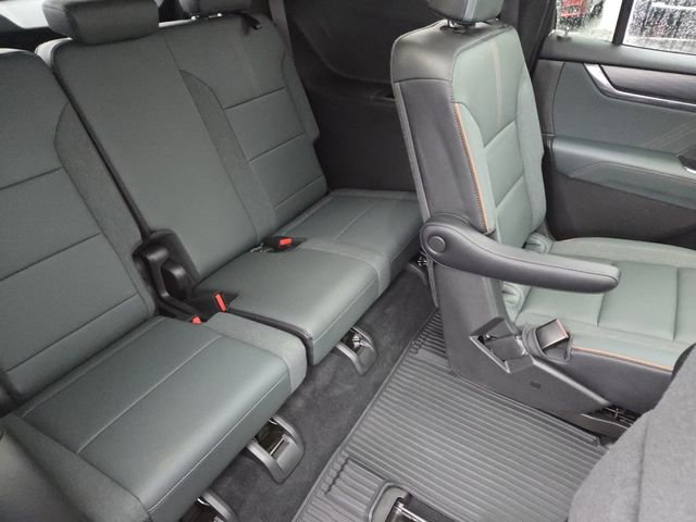 Used 2025 GMC Acadia AT4 w/ Luxury Package image 29