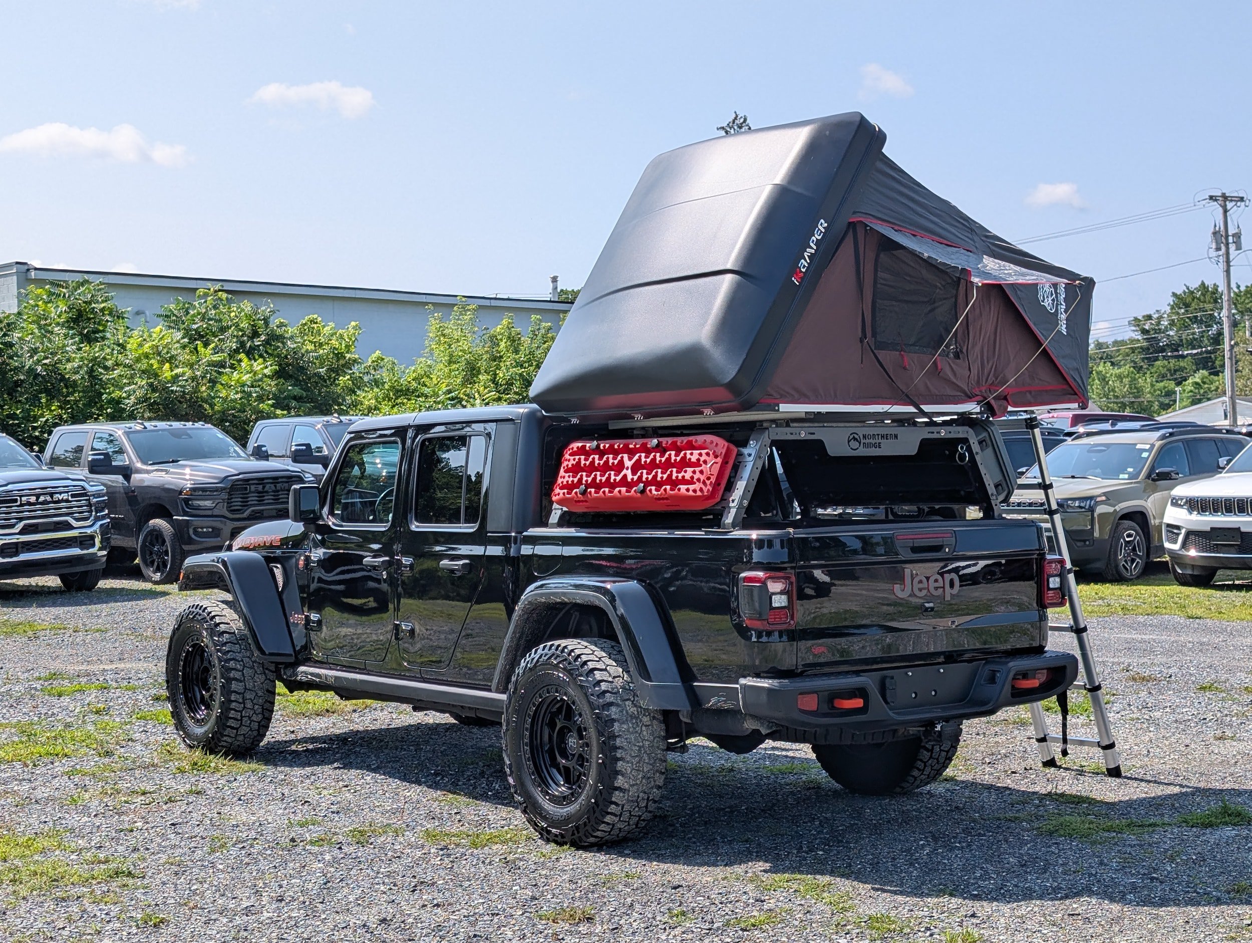 Used 2021 Jeep Gladiator Mojave w/ Uconnect 4C Nav & Sound Group AWD/4WD image 2