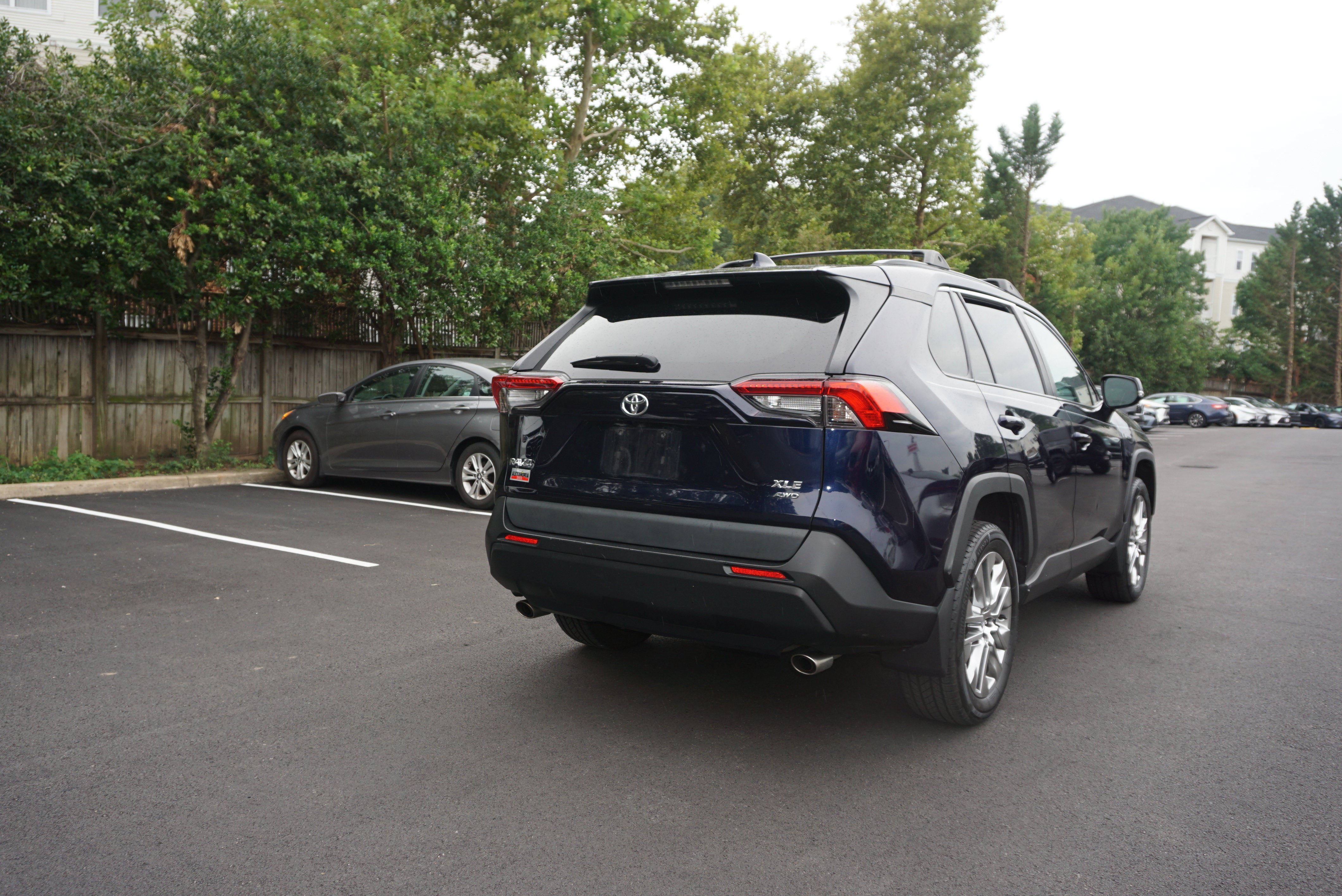 Used 2020 Toyota RAV4 XLE Premium AWD/4WD image 4