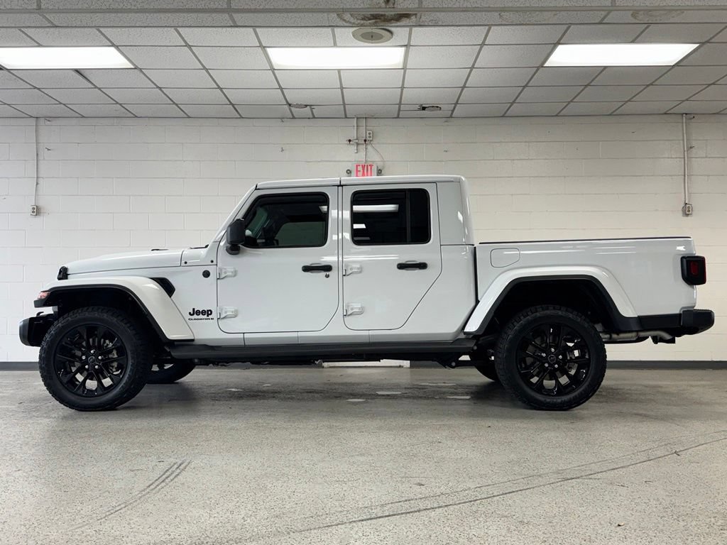 Used 2024 Jeep Gladiator Sport AWD/4WD image 4