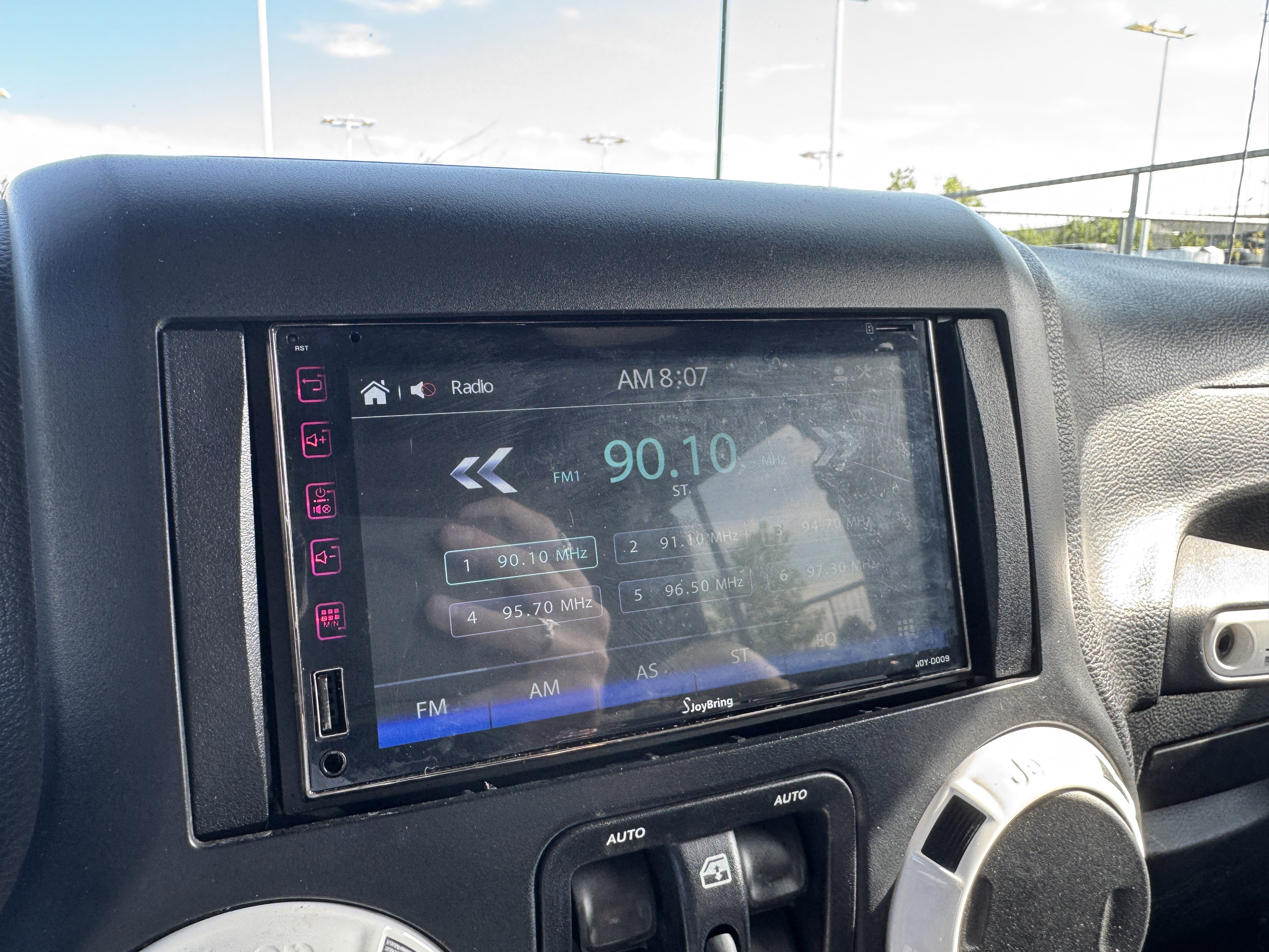 Used 2015 Jeep Wrangler Unlimited Sahara AWD/4WD image 23