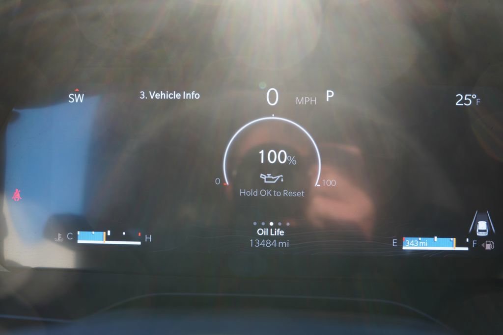 Certified 2025 Jeep Grand Cherokee Altitude image 30