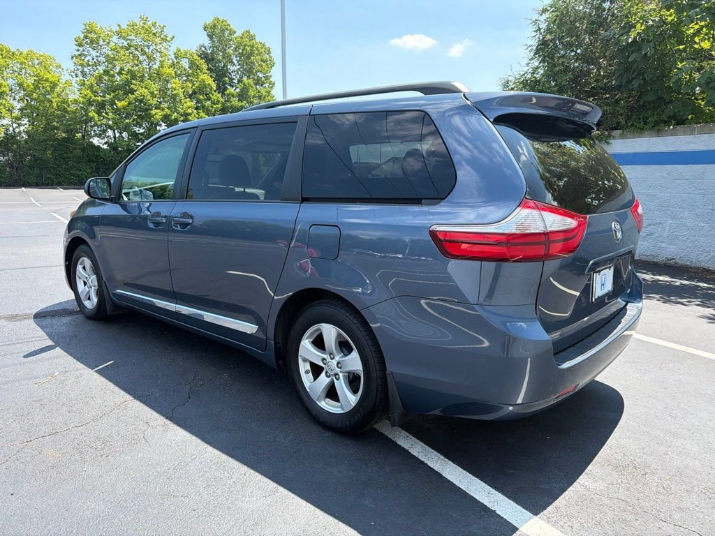 Used 2016 Toyota Sienna LE FWD image 3