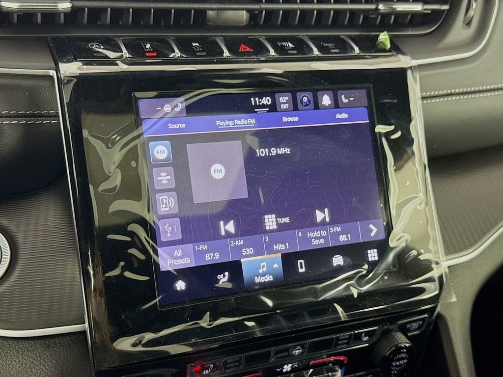 New 2025 Jeep Grand Cherokee Altitude image 32