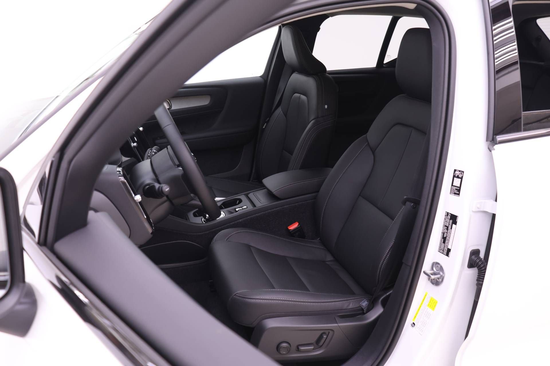 New 2026 Volvo XC40 B5 Core w/ Climate Package AWD/4WD image 7