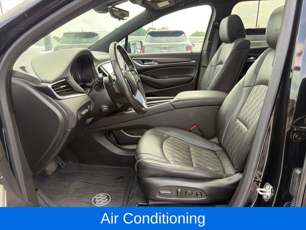Used 2023 Buick Enclave Avenir w/ Avenir Technology Package AWD/4WD image 17