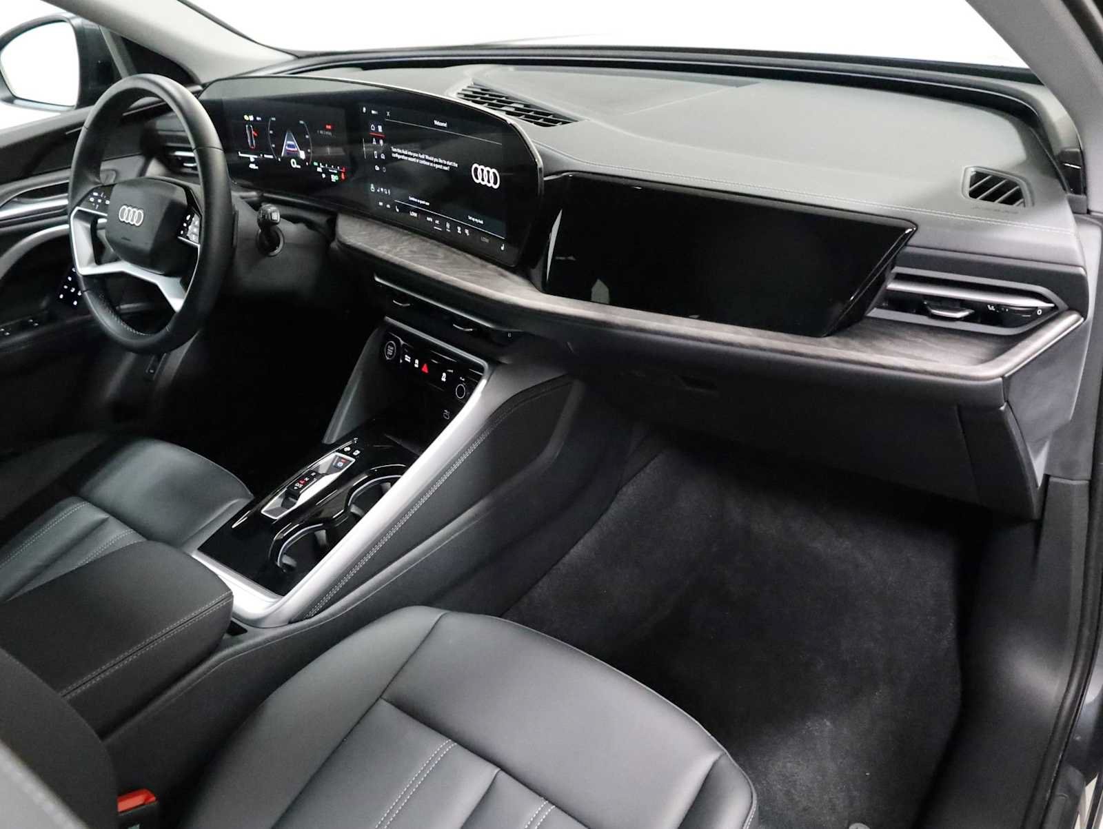 Certified 2025 Audi Q5 Premium AWD/4WD image 6
