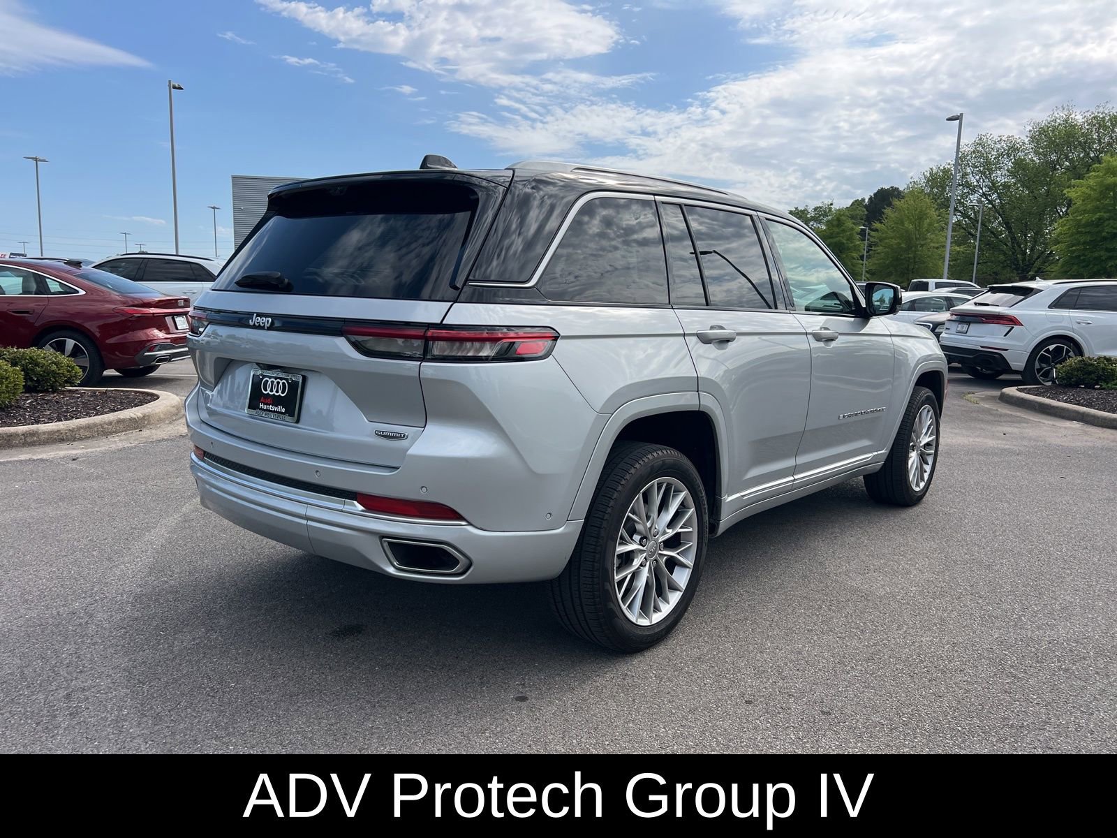 Used 2023 Jeep Grand Cherokee Summit w/ Adv Protech Group IV RWD image 5