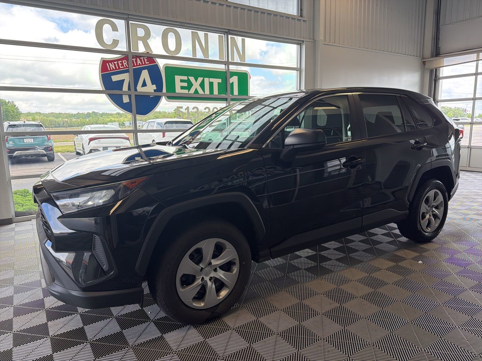 Used 2022 Toyota RAV4 LE AWD/4WD image 3