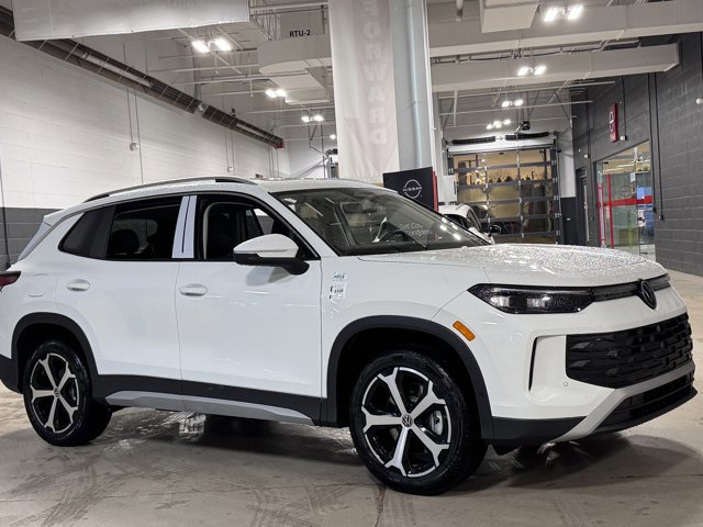 New 2026 Volkswagen Tiguan SE image 2