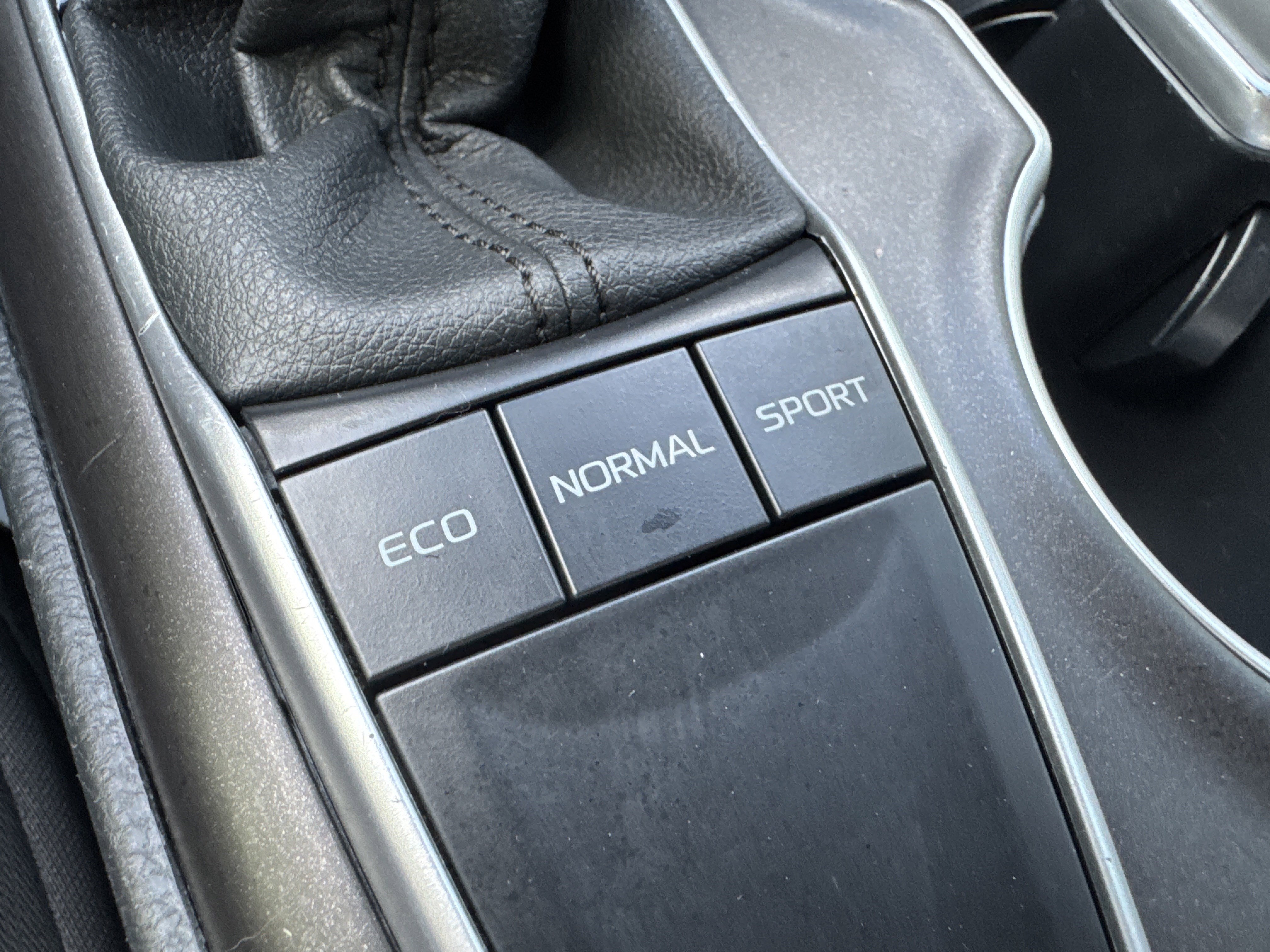 Used 2023 Toyota Camry LE FWD image 29