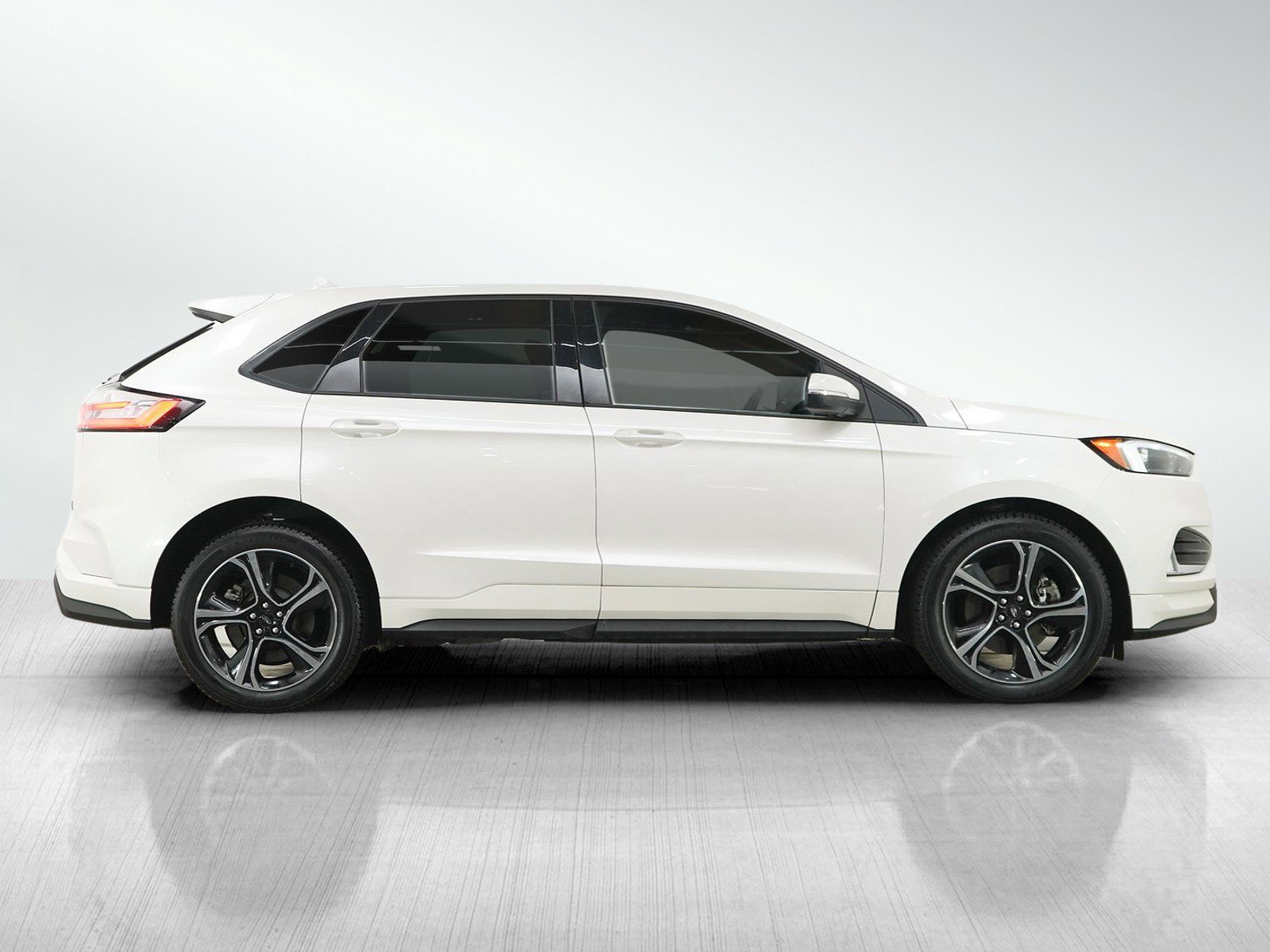 Used 2019 Ford Edge ST w/ Cold Weather Package AWD/4WD image 6