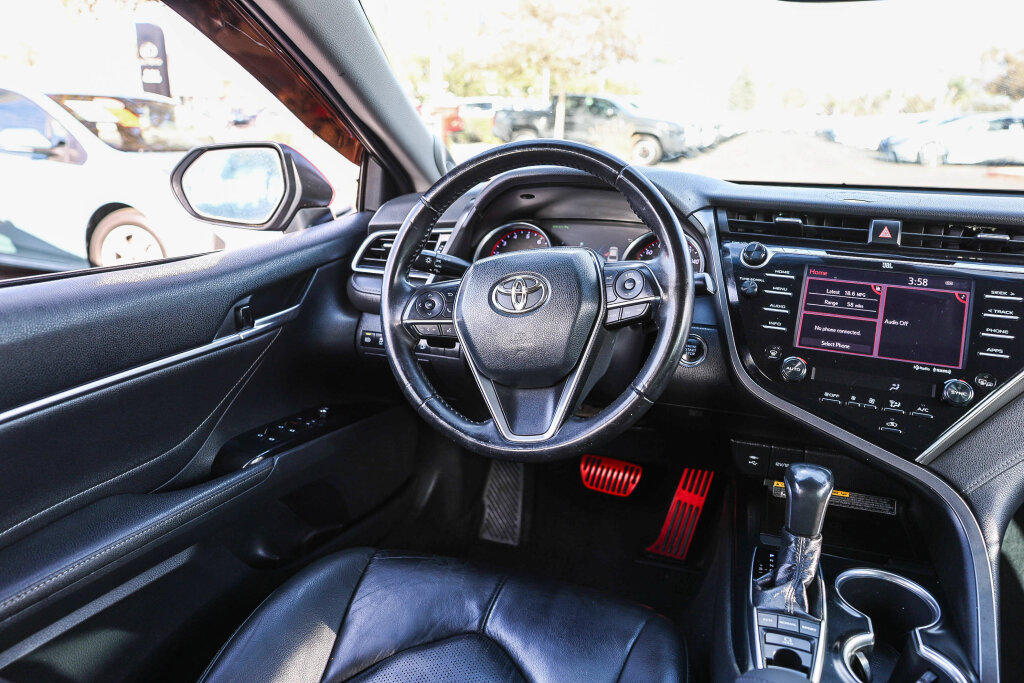 Used 2018 Toyota Camry XSE FWD image 4