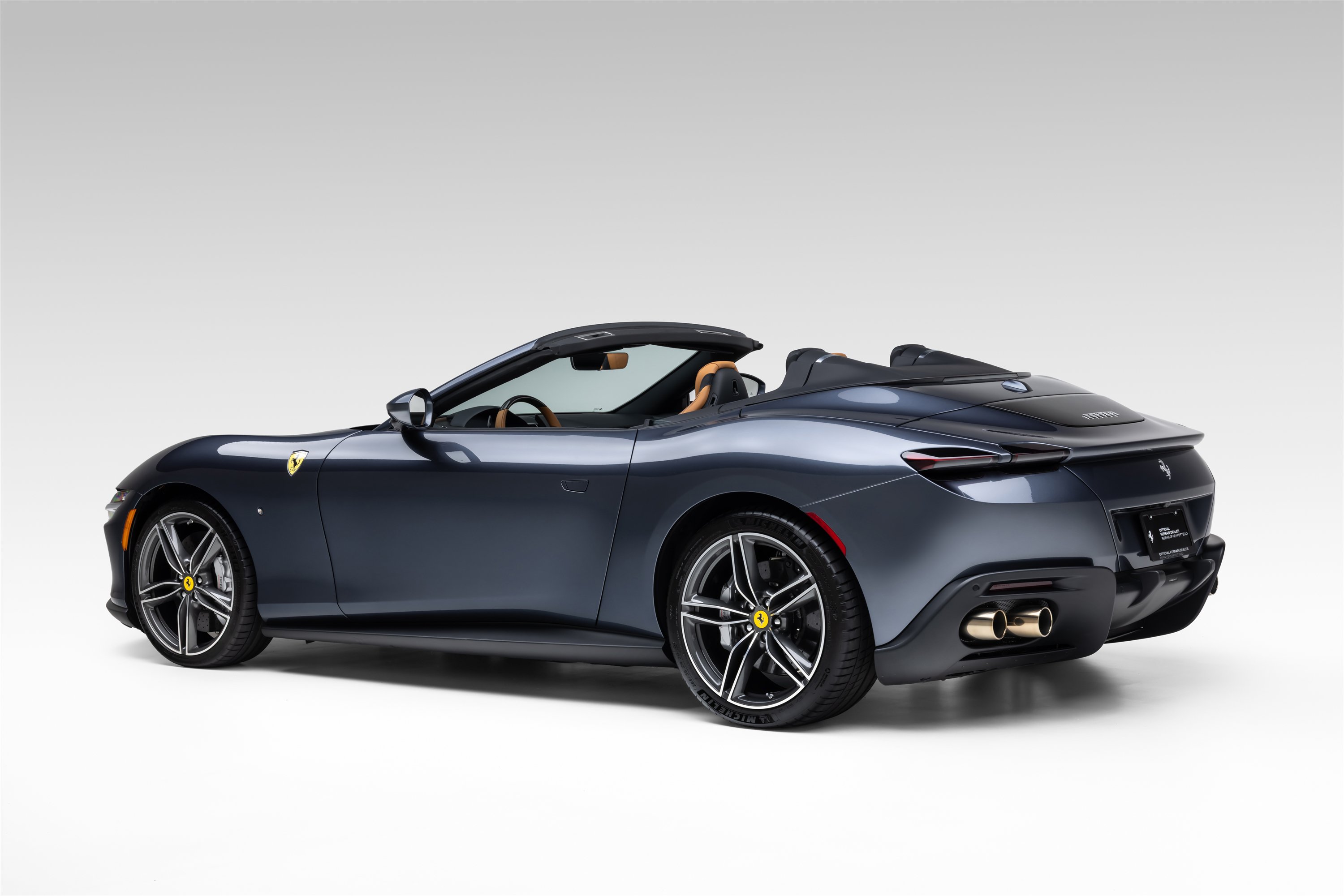 Used 2025 Ferrari Roma Spider RWD image 4
