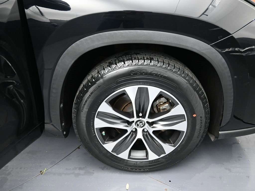 Certified 2021 Toyota Highlander XLE image 24