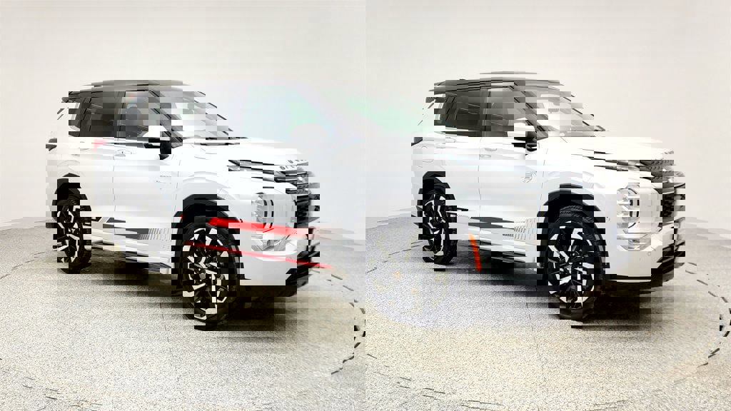 Used 2024 Mitsubishi Outlander Ralliart image 3