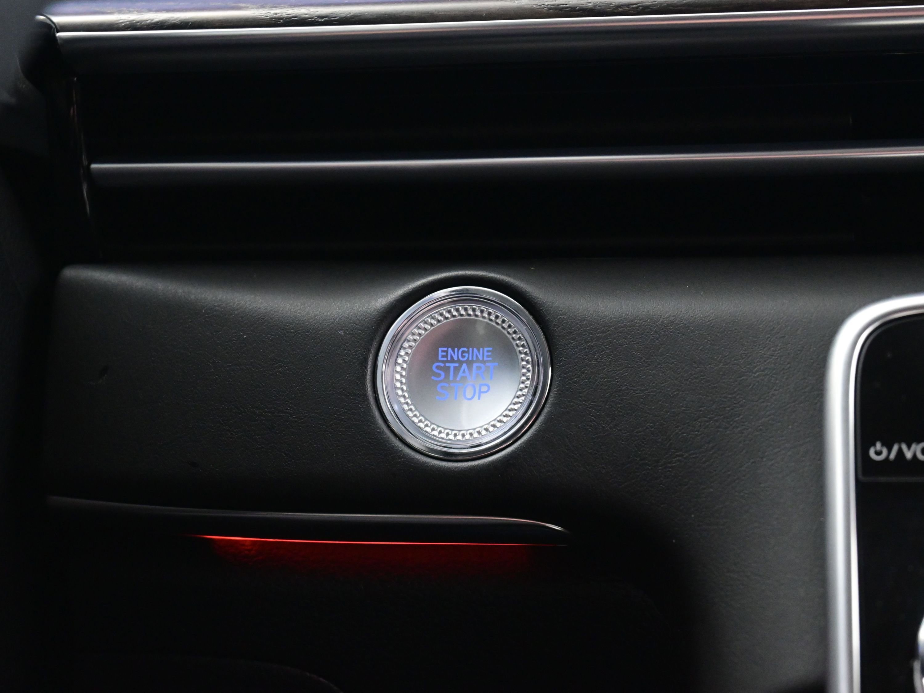 Certified 2025 Genesis GV80 3.5T Prestige image 24