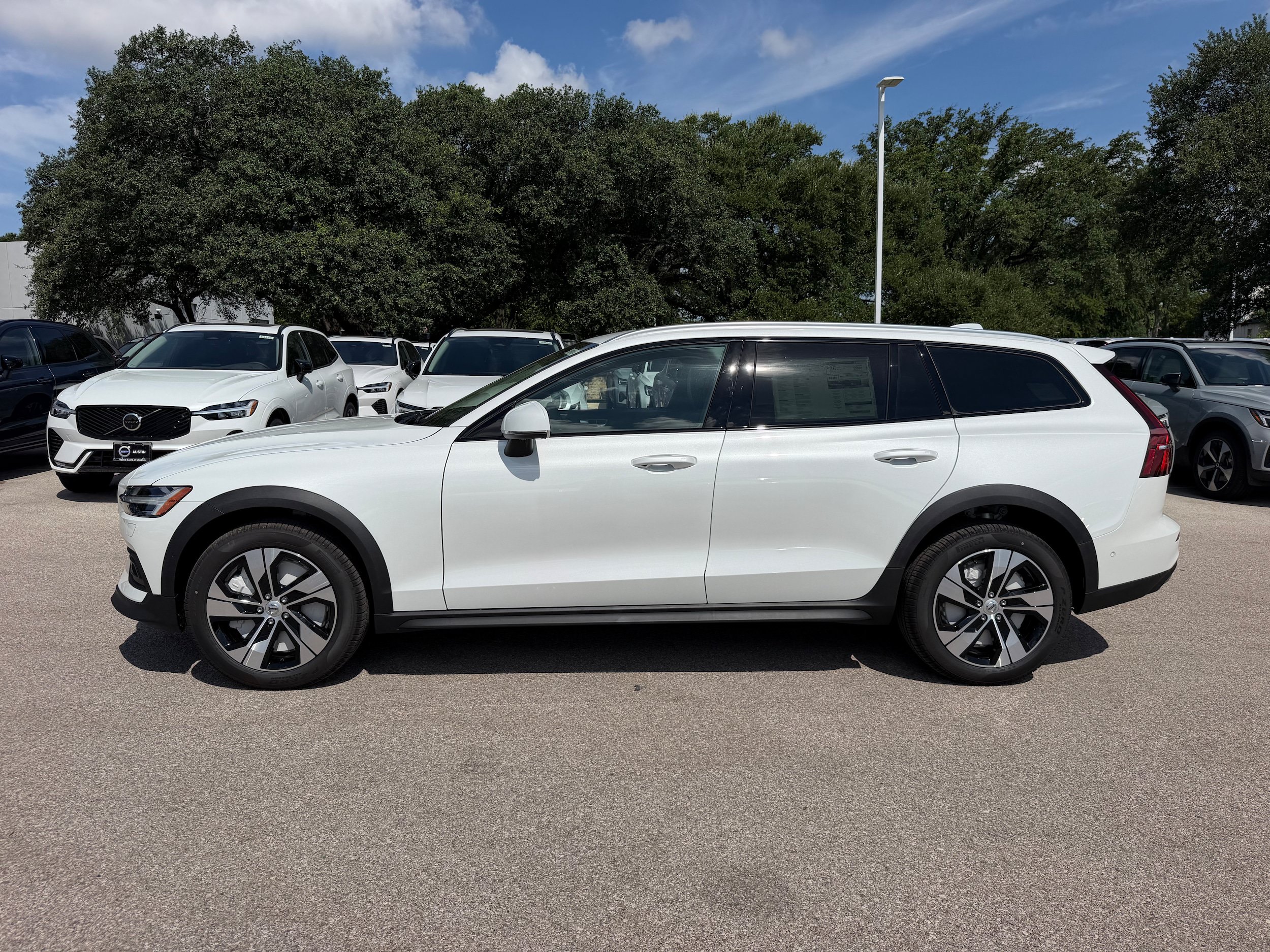 New 2026 Volvo V60 B5 Cross Country Plus w/ Climate Package AWD/4WD image 3