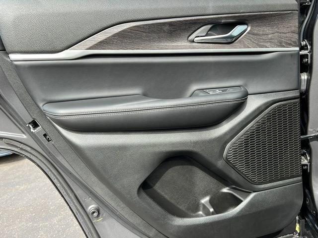 Used 2025 Jeep Grand Cherokee Limited w/ Black Appearance Package image 38