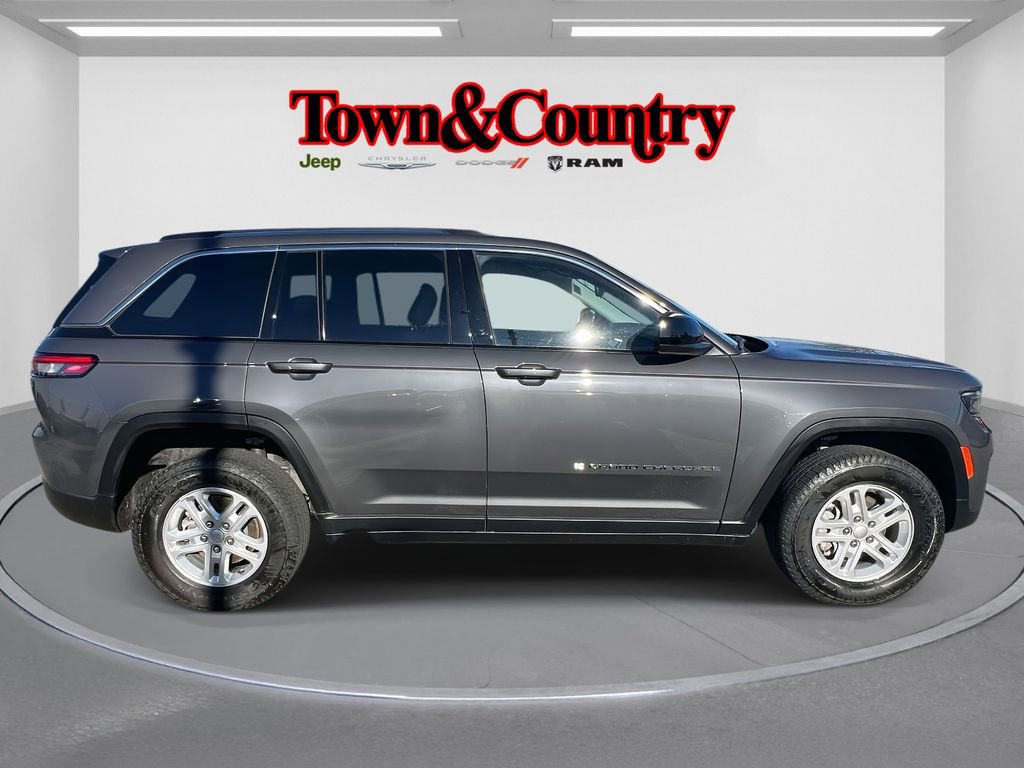 Certified 2023 Jeep Grand Cherokee Laredo w/ Luxury Tech Group I image 4