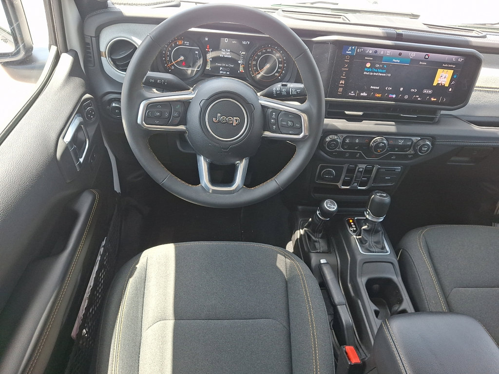 Used 2025 Jeep Wrangler Unlimited Sahara AWD/4WD image 21