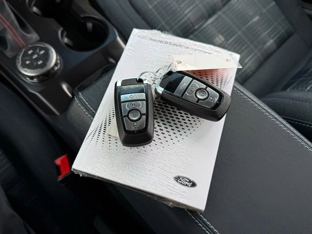 Used 2025 Ford Bronco Heritage Edition AWD/4WD image 5
