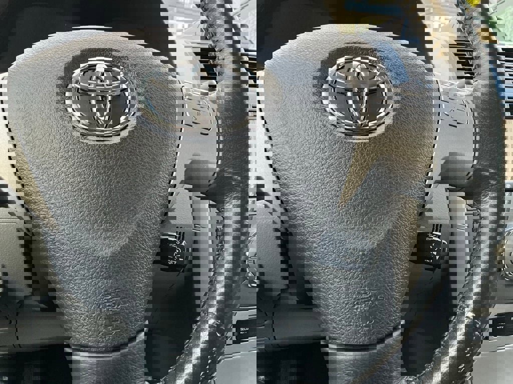 Used 2013 Toyota Corolla LE image 20