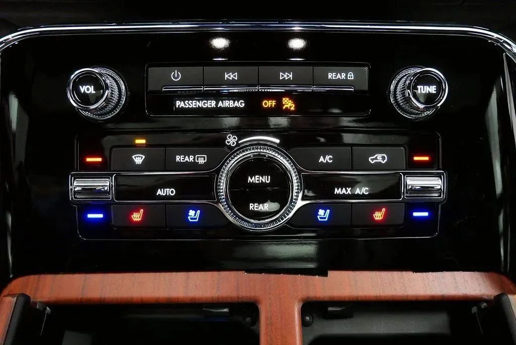 Used 2024 Lincoln Navigator L Reserve w/ Equipment Group 201A AWD/4WD image 33