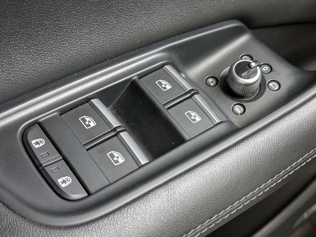 Used 2023 Audi Q7 3.0T Premium Plus AWD/4WD image 24