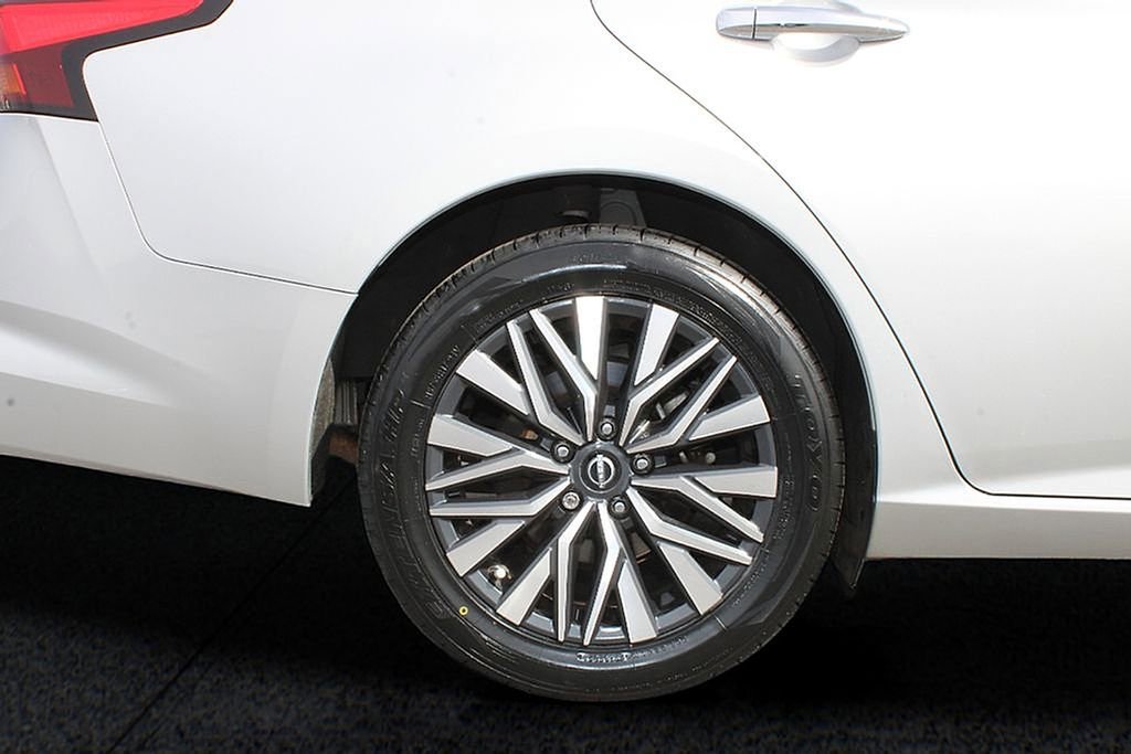 Used 2024 Nissan Altima 2.5 SV image 13