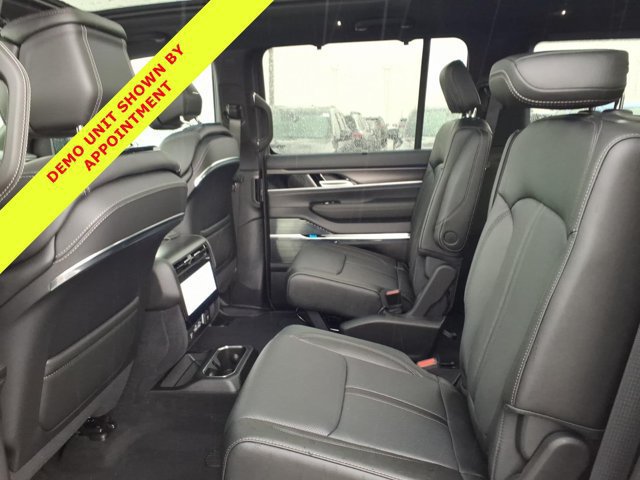 New 2026 Jeep Grand Wagoneer Summit w/ Premium Group III AWD/4WD image 15