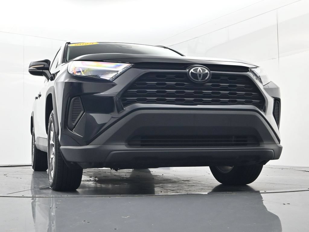 Used 2025 Toyota RAV4 XLE FWD image 46