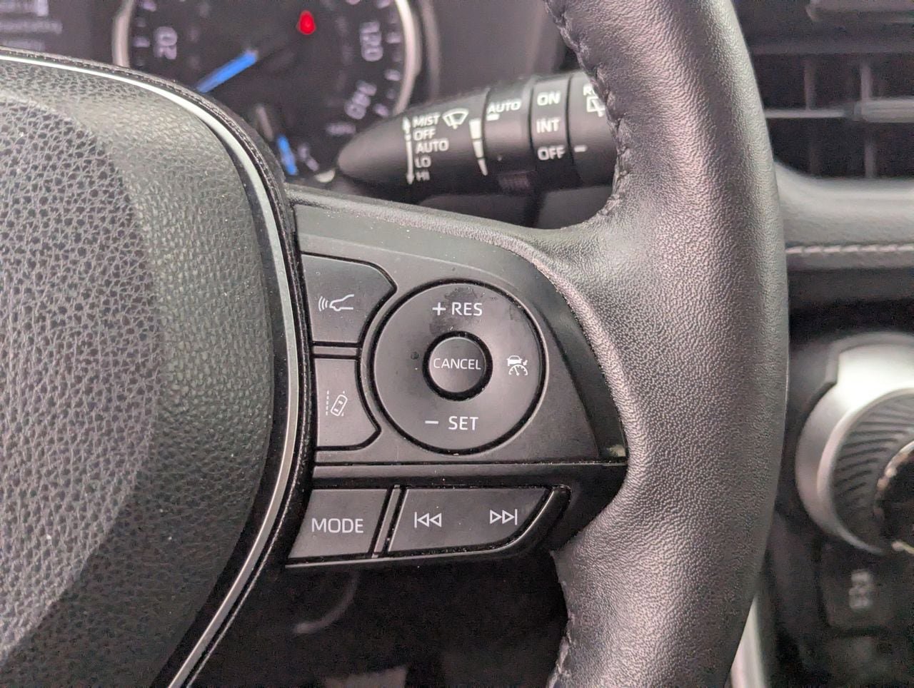 Used 2021 Toyota RAV4 XLE w/ XLE Grade Weather Package image 27