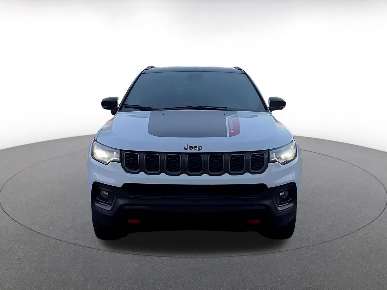 Used 2025 Jeep Compass Trailhawk AWD/4WD image 4