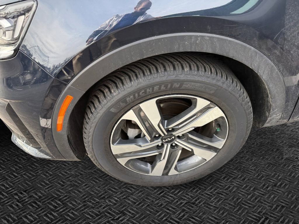 Certified 2022 Kia Sorento SX Prestige w/ Panoramic Sunroof Package image 11