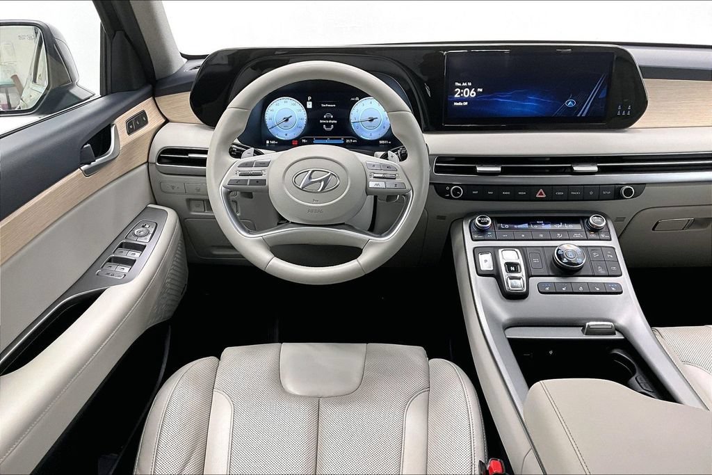 Used 2023 Hyundai Palisade Limited w/ Cargo Package AWD/4WD image 5