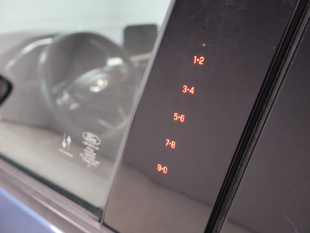 Used 2020 Ford Escape SE image 11