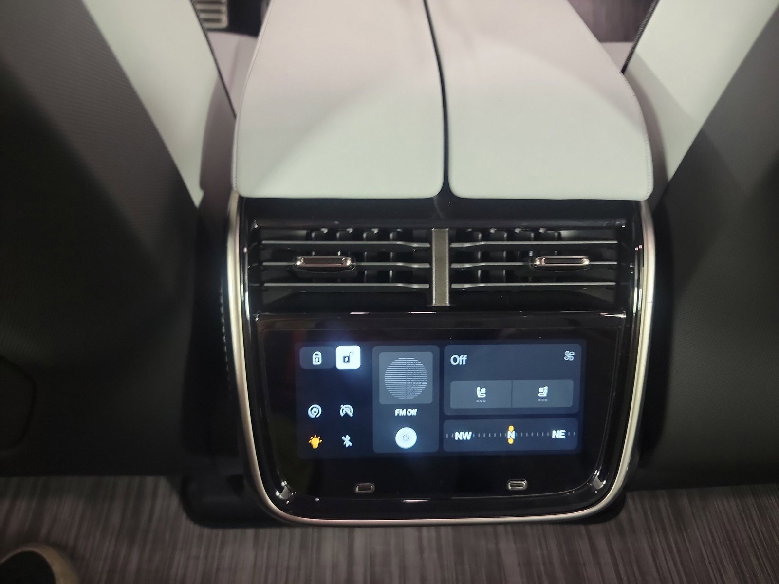 Used 2024 Rivian R1S Adventure AWD/4WD image 30