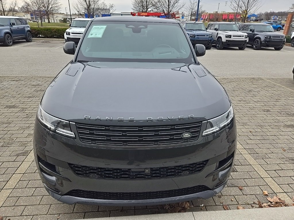 Used 2025 Land Rover Range Rover Sport Dynamic SE image 2
