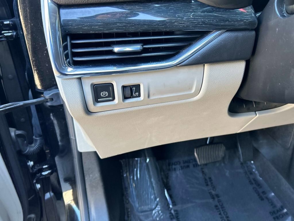 Used 2023 Cadillac XT4 Premium Luxury AWD/4WD image 22