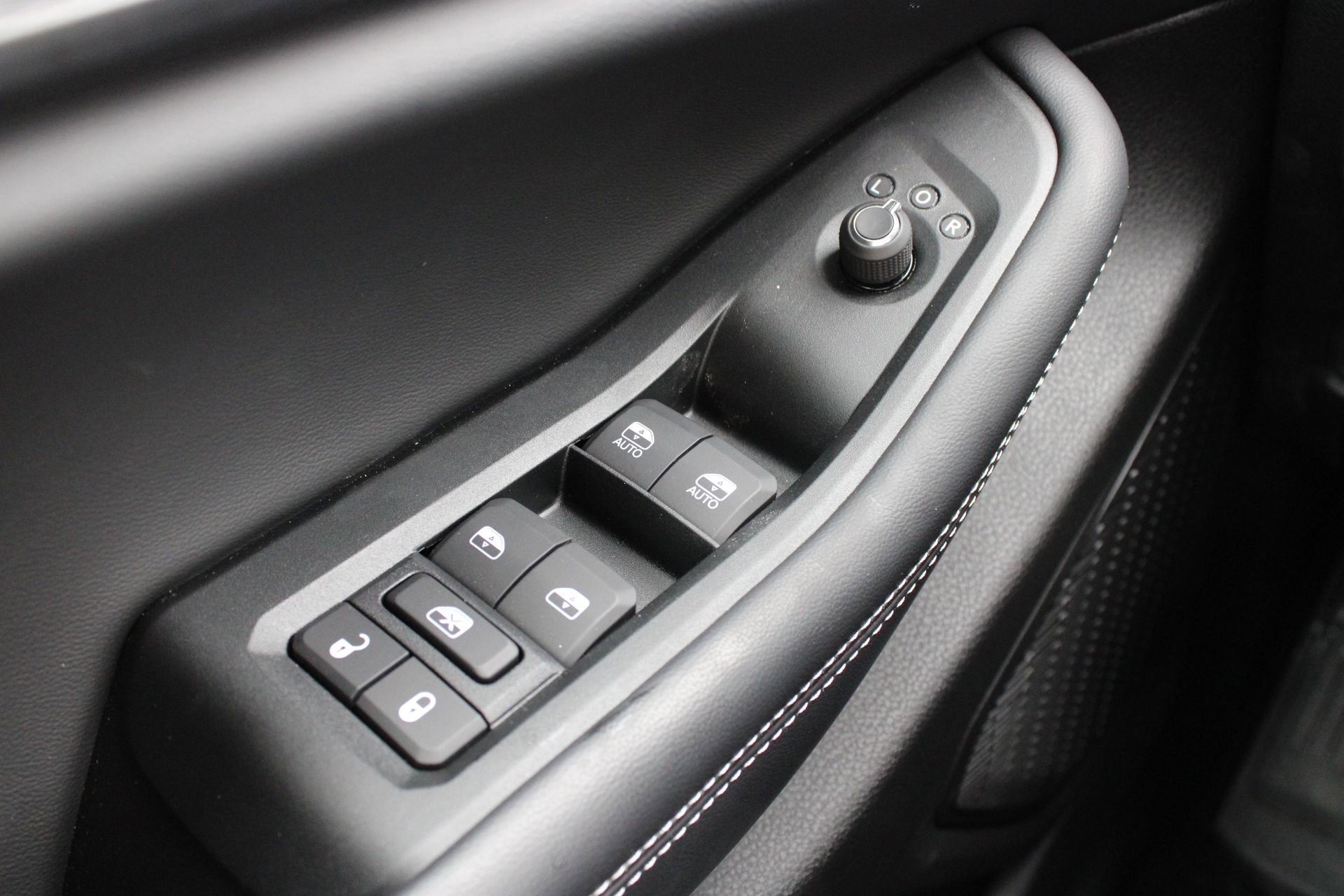 New 2025 Jeep Grand Cherokee L Overland w/ Advanced Protech Group III image 16